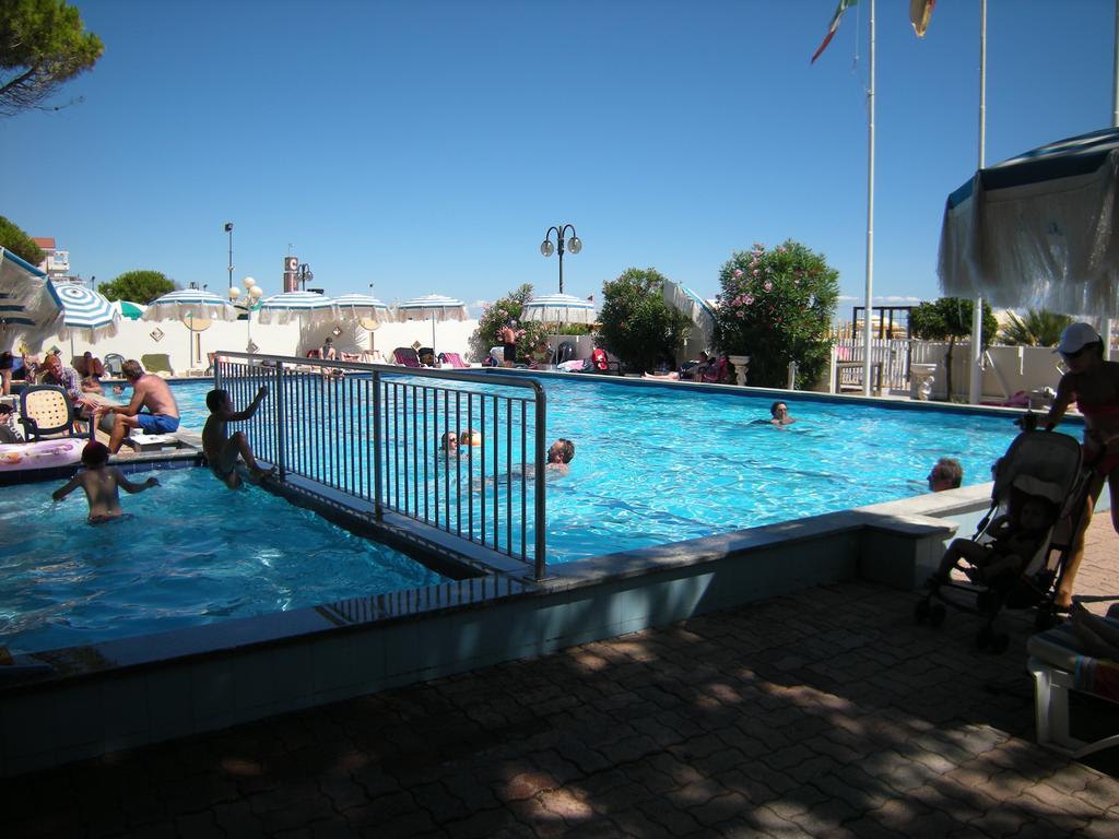 Hotel Ambasciatori Palace Lido di Jesolo Exterior foto