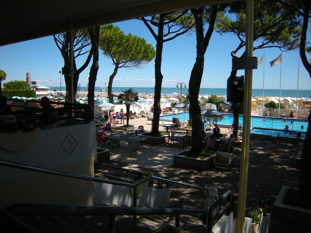 Hotel Ambasciatori Palace Lido di Jesolo Exterior foto