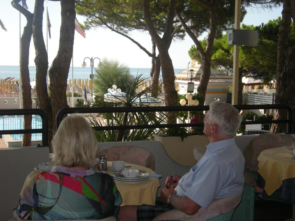 Hotel Ambasciatori Palace Lido di Jesolo Exterior foto