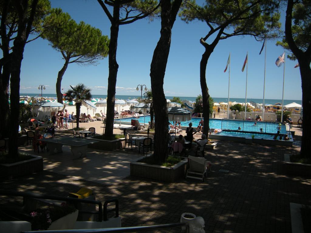 Hotel Ambasciatori Palace Lido di Jesolo Exterior foto