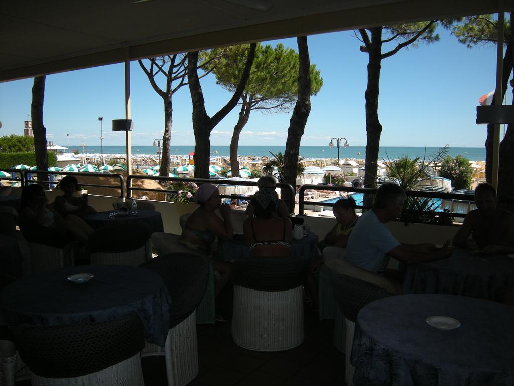 Hotel Ambasciatori Palace Lido di Jesolo Exterior foto