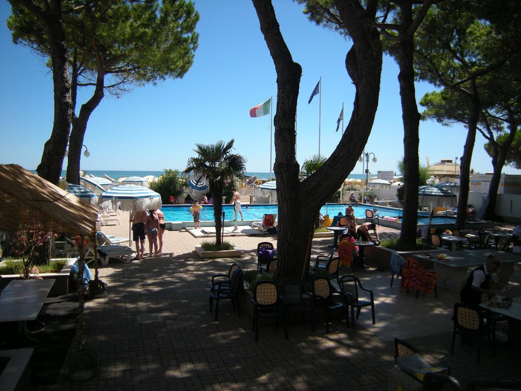 Hotel Ambasciatori Palace Lido di Jesolo Exterior foto