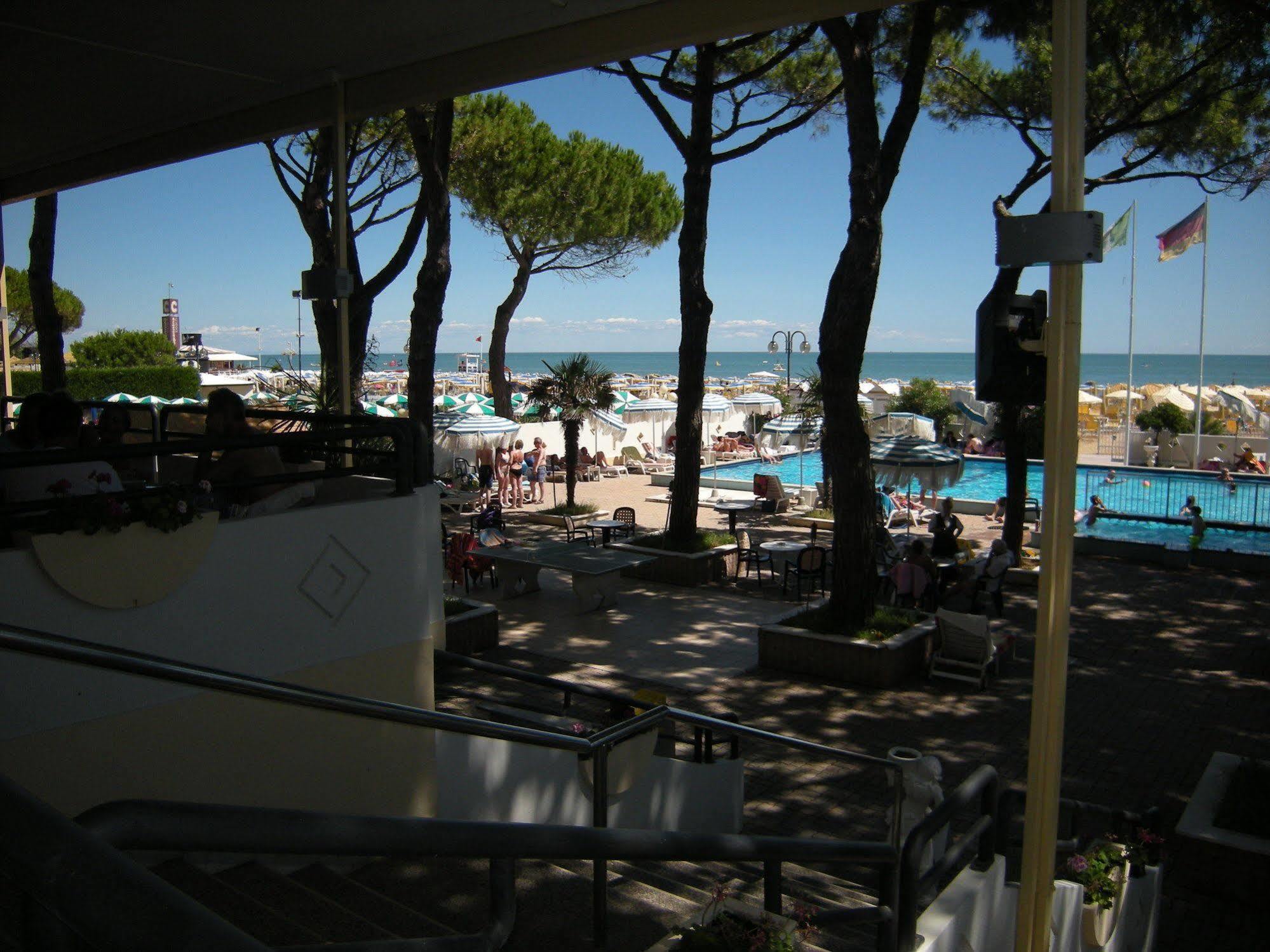 Hotel Ambasciatori Palace Lido di Jesolo Exterior foto