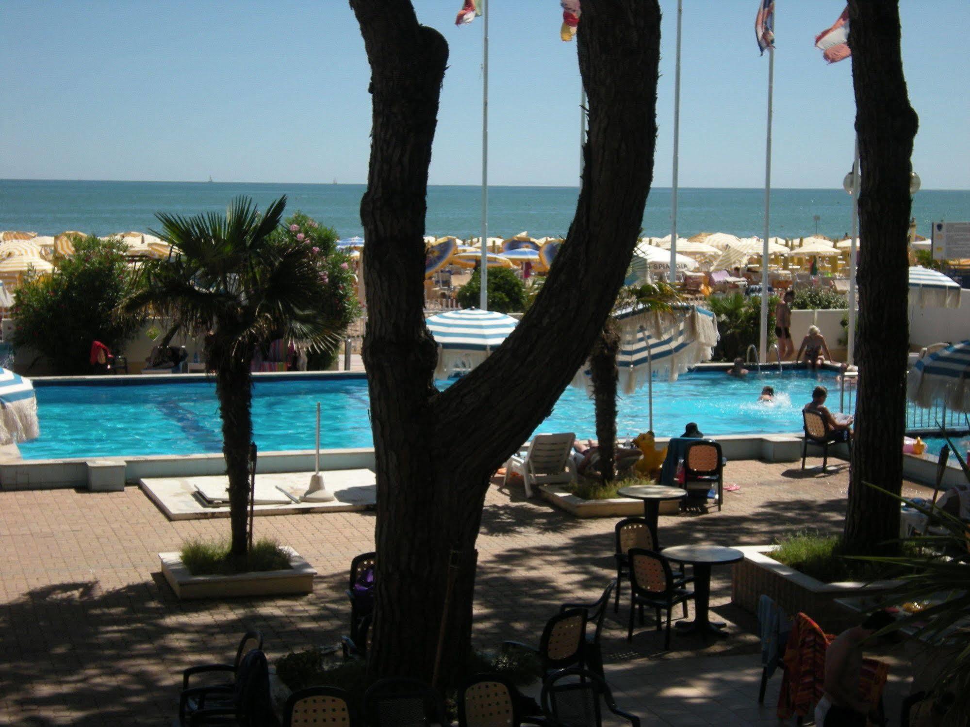 Hotel Ambasciatori Palace Lido di Jesolo Exterior foto